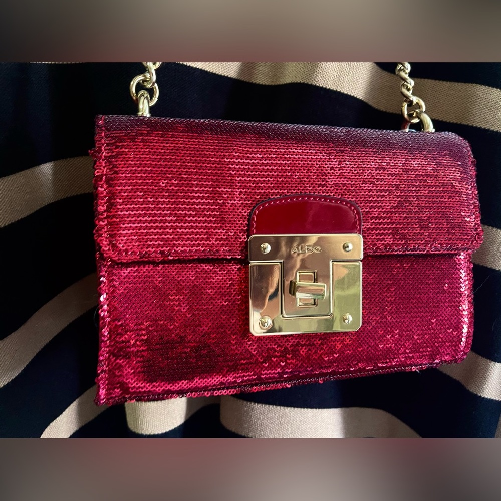 🍒 Cherry Red sequin Aldo purse.Trendy for this autumn and holidays. 🍂  ✨ - Picture 2 of 6